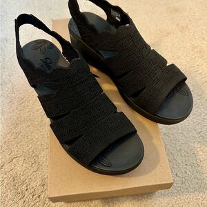 Sketchers Pier Lite Memory Maker 2  Black Wedge Sandals NWT Sz  8 1/2